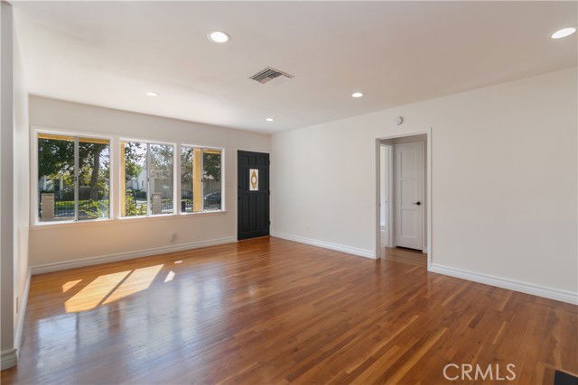 Building Photo - 6045 Teesdale Ave