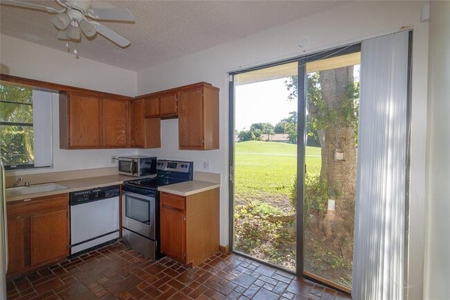 Building Photo - 8197 Royal Palm Ct