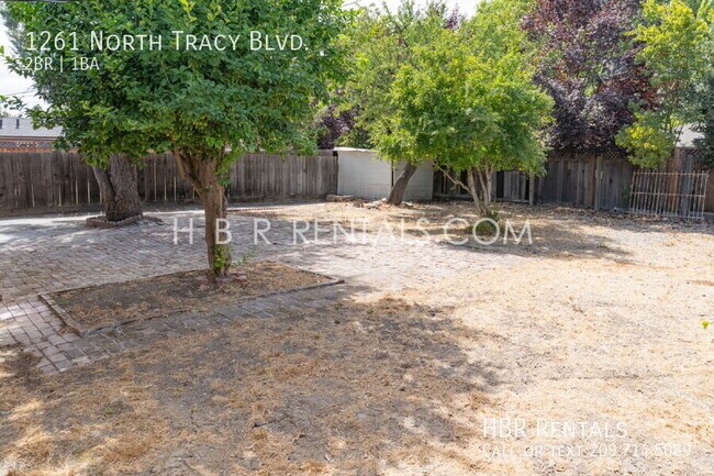 Building Photo - 1261 N Tracy Blvd