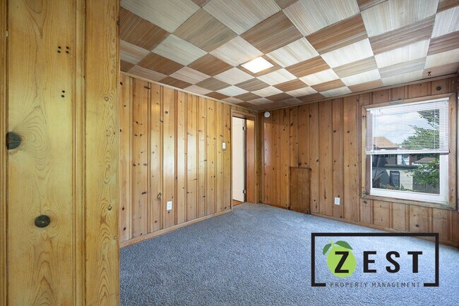 Building Photo - 17352 Roselawn St