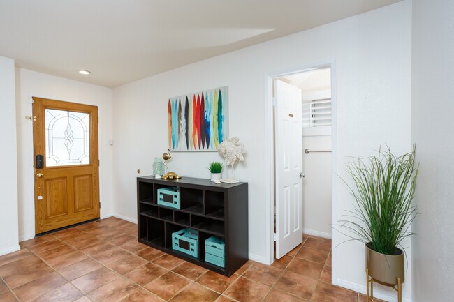 Building Photo - 718 Ensenada Ct