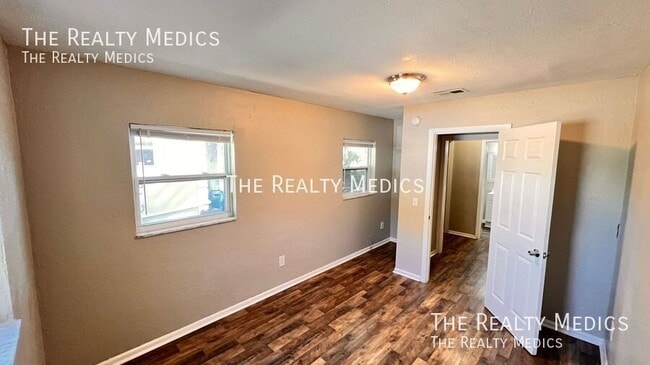 Building Photo - 854 Klondike Ave