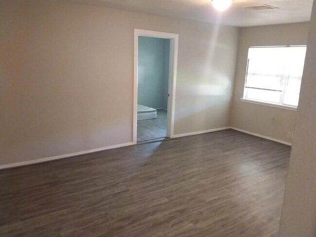 Building Photo - 7909 Woodward St