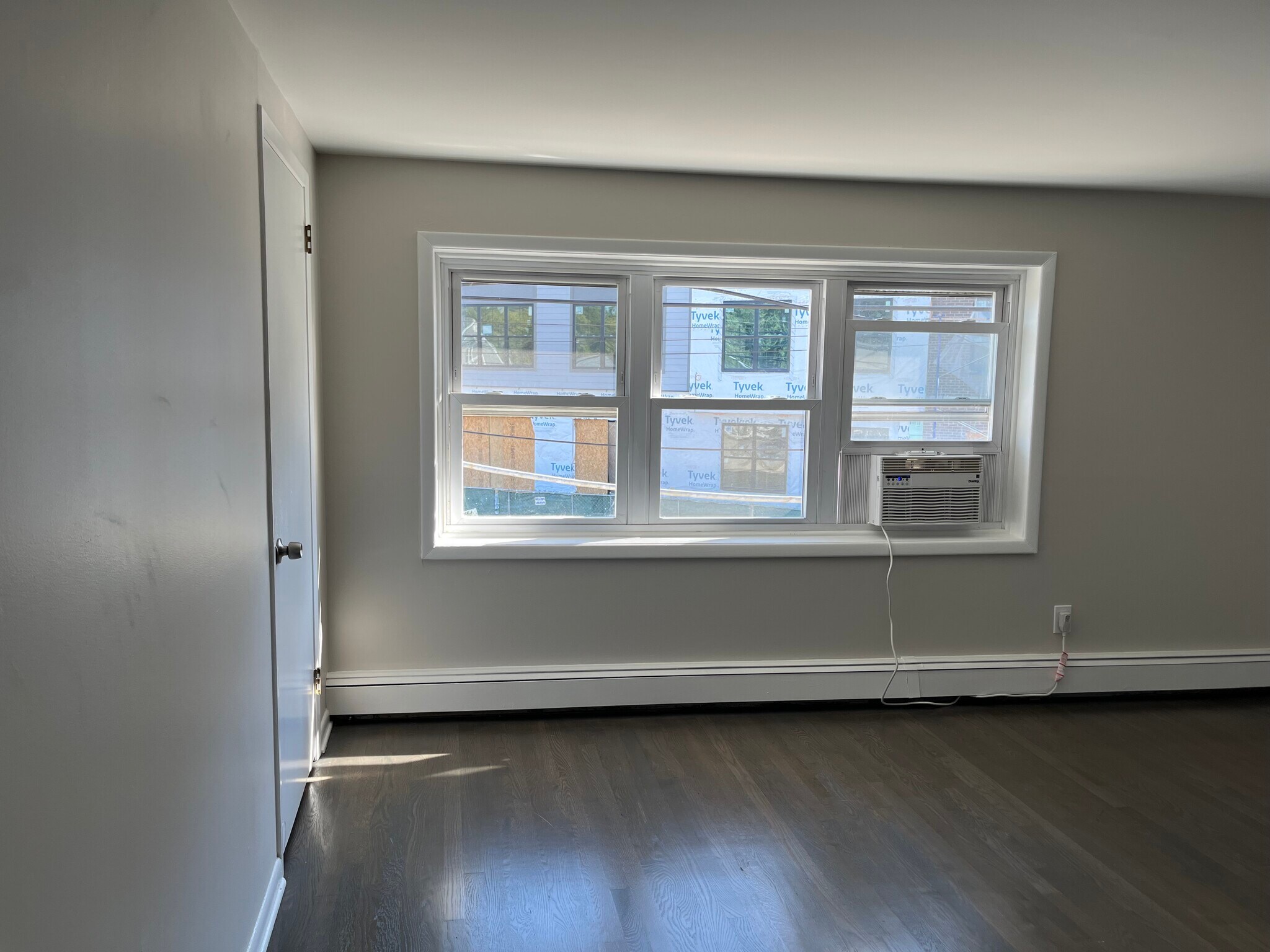 Building Photo - 386 Main St