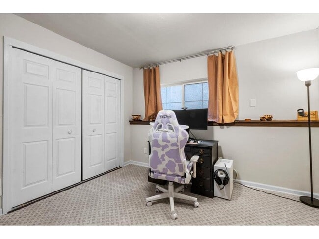 Building Photo - 775 Roselyn Dr