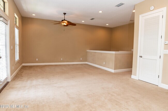 Building Photo - 654 S Loop Pkwy
