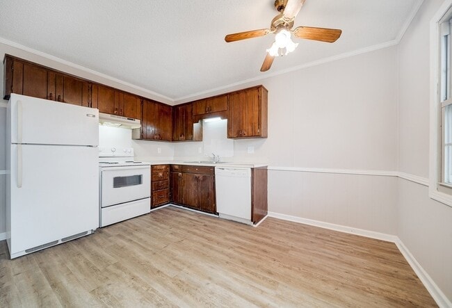 Building Photo - 930 S Water Ave