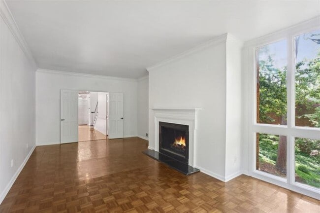 Building Photo - 49 Willow Glen NE