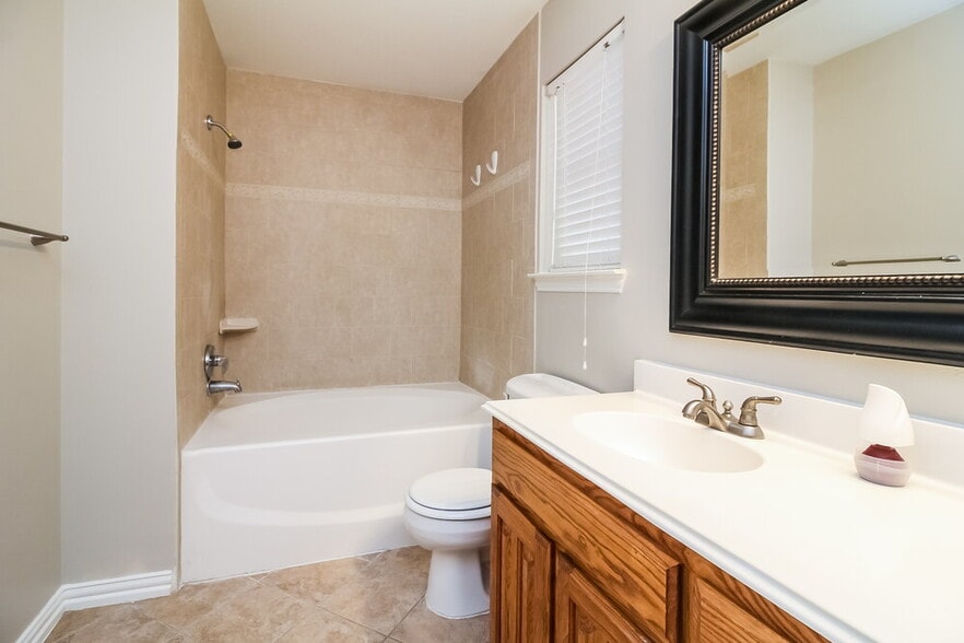 Building Photo - 7917 Val Verde Dr