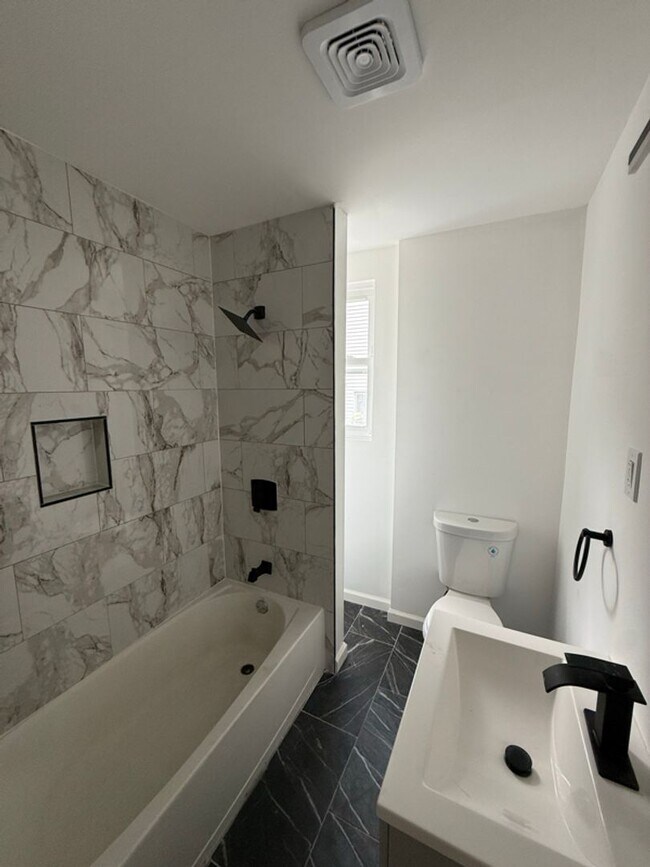 Building Photo - 1608 E Gibson St