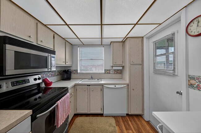 Building Photo - 804 SE 7th St