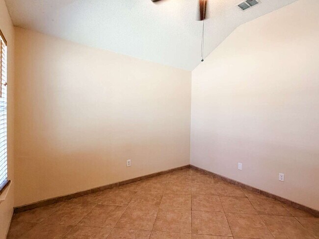 Building Photo - 3 Bed, 2 bath home in Burleson ISD - Great Location!