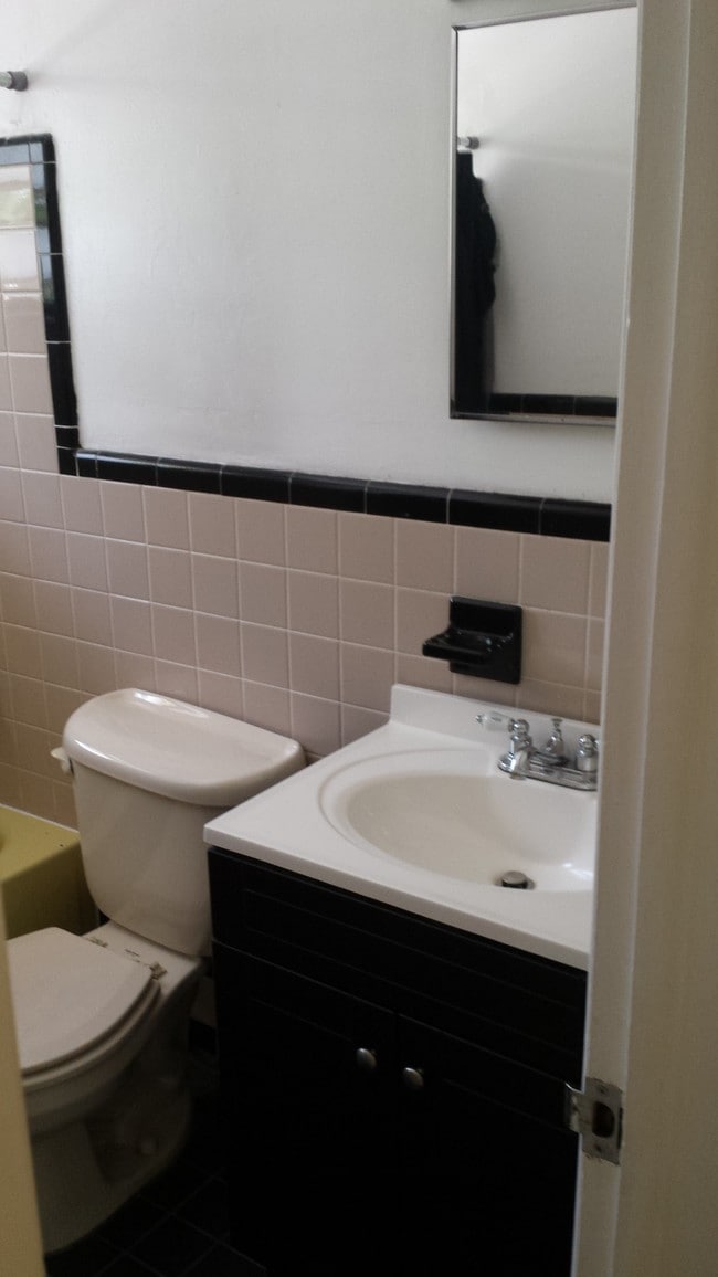 Building Photo - 247 SW 3rd Ave