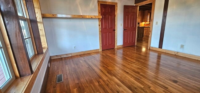 Building Photo - Private Log Cabin Home Peaceful Country Living on Acreage