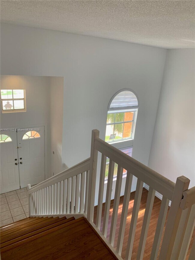 Building Photo - 985 NW 132nd Ct