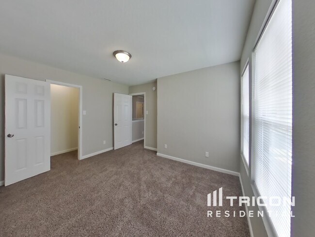 Building Photo - 3032 W Longbranch Dr