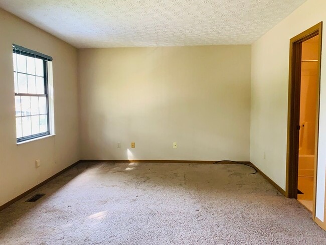 Building Photo - 3 BR 2.5 BA with attached 2-car garage - Gahanna Schools