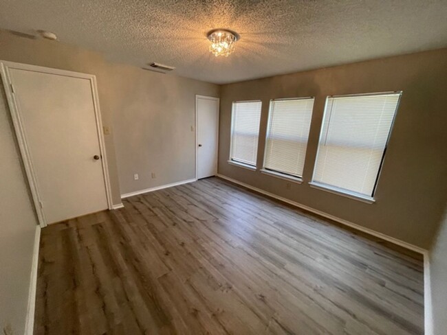 Building Photo - Coming soon..... Beautiful  3 bedroom 2 bath