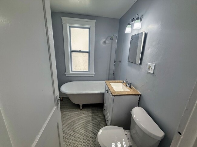 Building Photo - Welcome to your new home in the heart of Cleveland