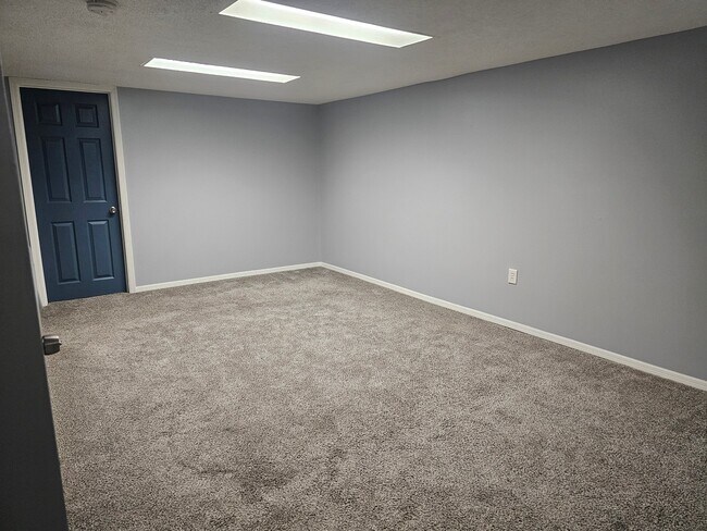 Building Photo - 2802 Van Buren St