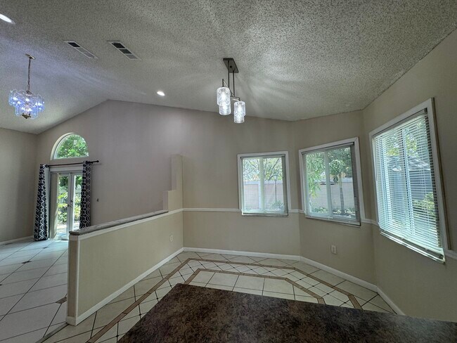 Building Photo - 1038 W Jasmine Ln