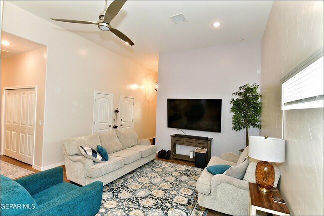 Building Photo - 2225 Tierra Delmonte Dr