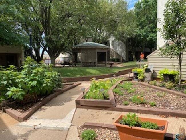 Building Photo - 2-Bedroom Condo for Rent in Stratford Condos + Gated Community with Pool!