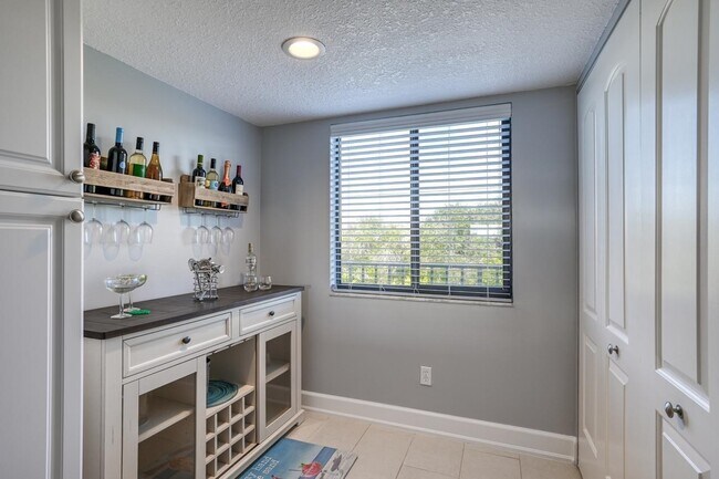 Building Photo - 120 Sunset Harbor Way