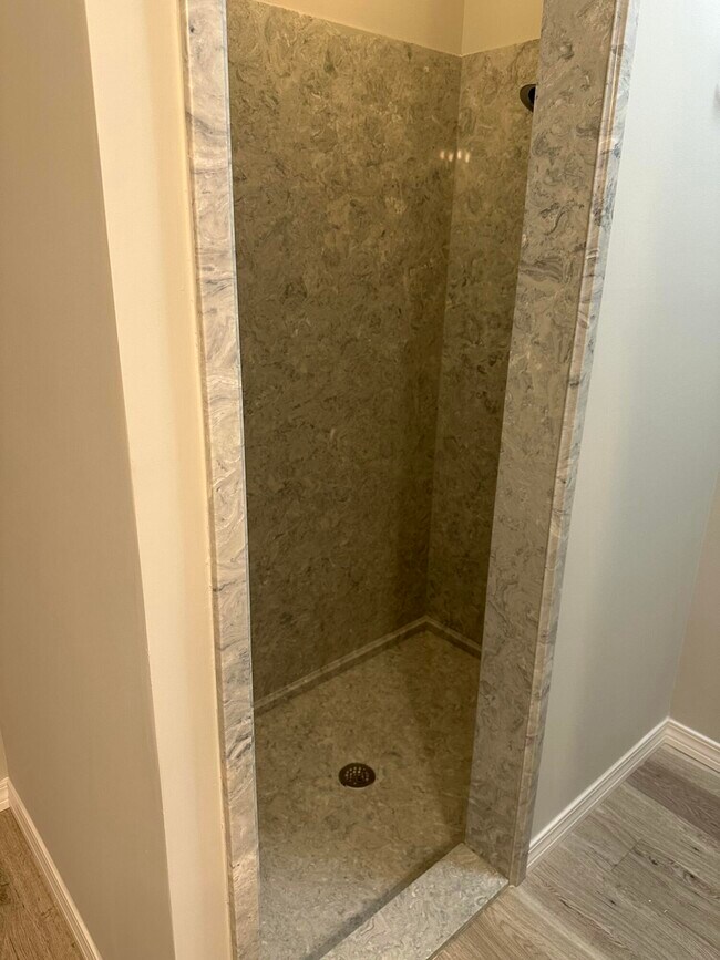 Building Photo - 202 Spencer Pl