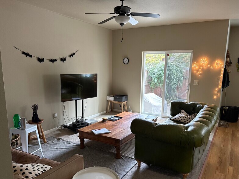 Building Photo - 1926 NW Kale Way