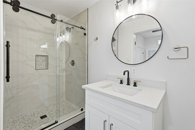 Building Photo - 1528 Birdsall St