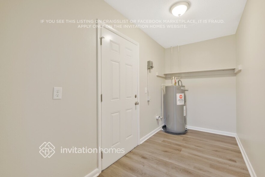 Building Photo - 8020 Pierre Dr