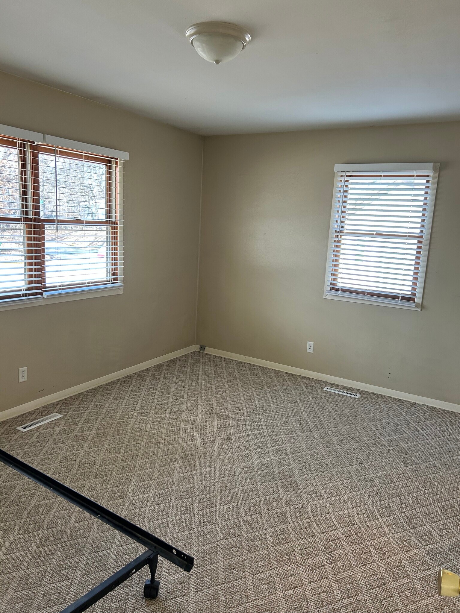 Building Photo - 206 Hickory Dr