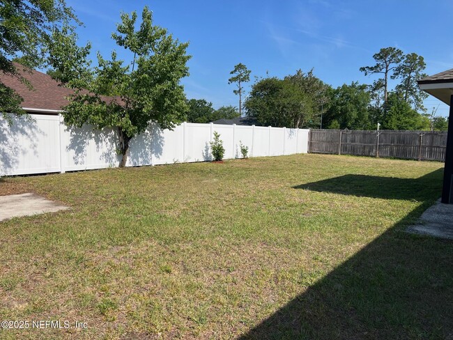 Building Photo - 1218 Summit Oaks Dr E
