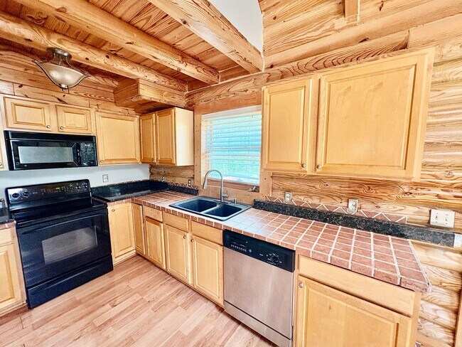 Building Photo - 413 Skyview Dr