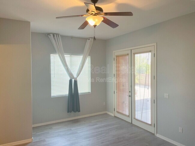 Building Photo - 8069 N Painted Feather Dr