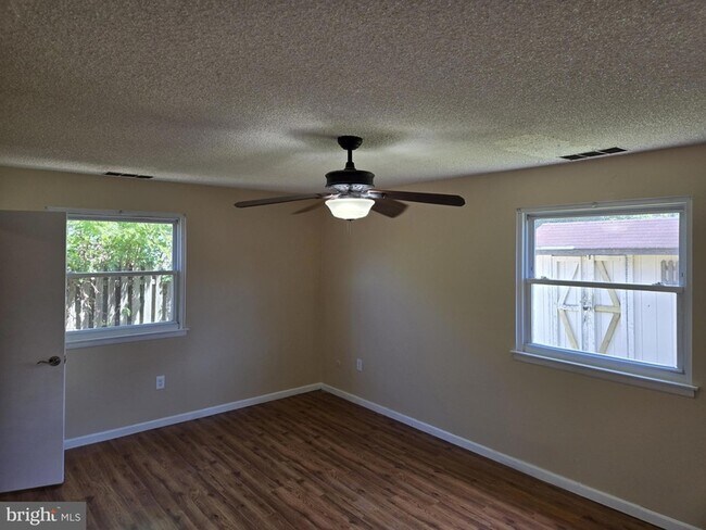 Building Photo - 21 Aldeberan Dr