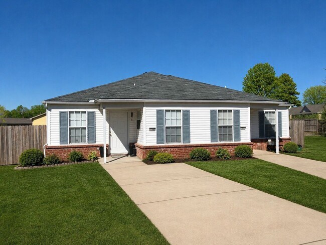 Building Photo - 1684 N Linda Jo Pl