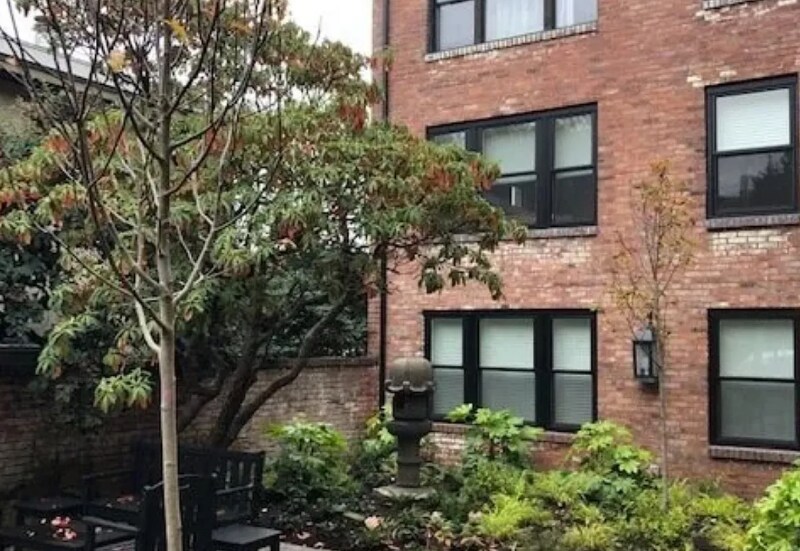 Building Photo - 421 Summit Ave E