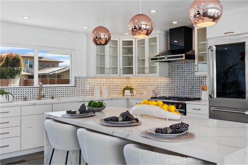 Building Photo - 496 E 16th St