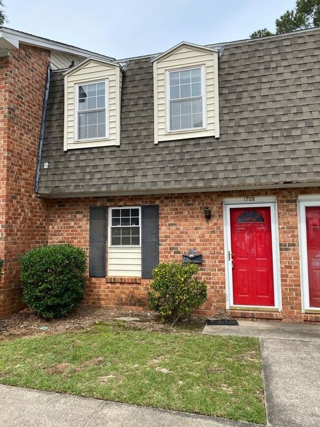 Building Photo - Broad River Area