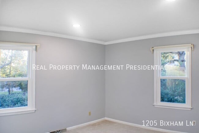Building Photo - 1205 Bixham Ln