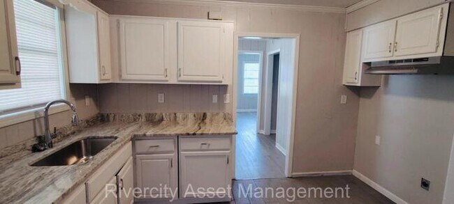 Building Photo - This 4 Bedroom Home is A True Gem!!!! Sect...