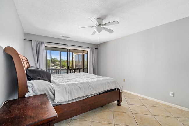 Building Photo - 300 Yacht Club Dr