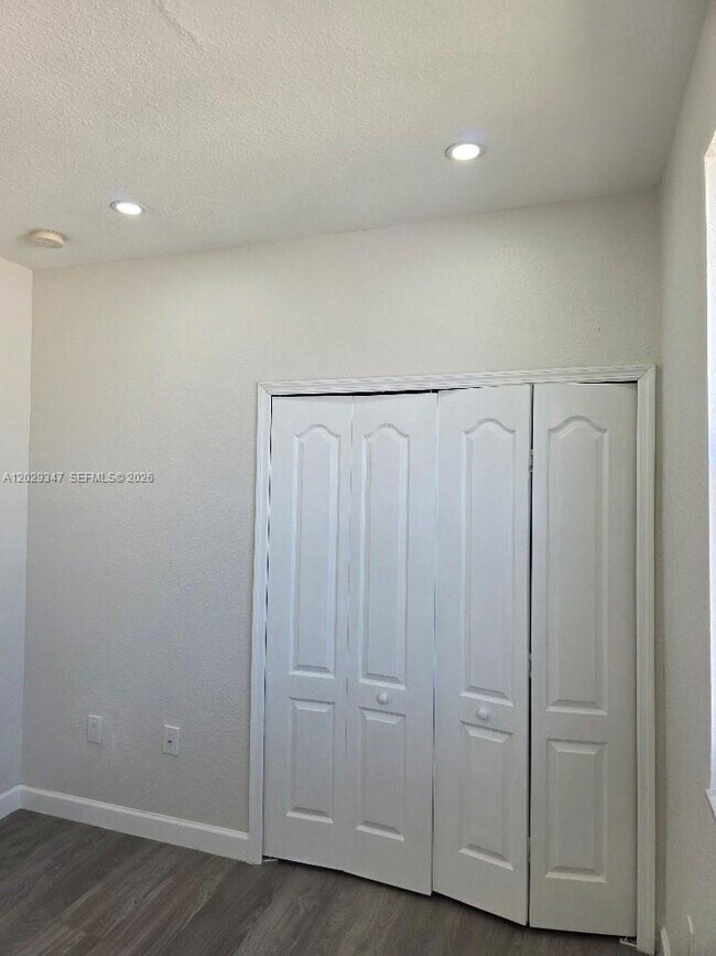 Building Photo - 1661 SE 29th Ct