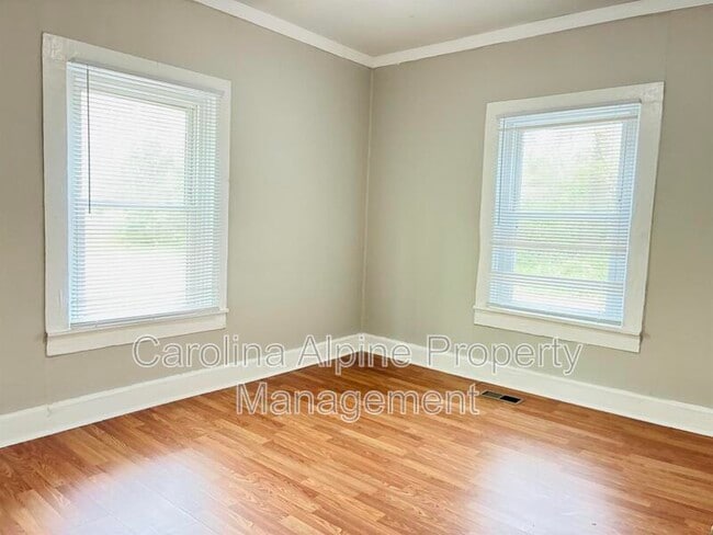 Building Photo - 918 Airline Ext