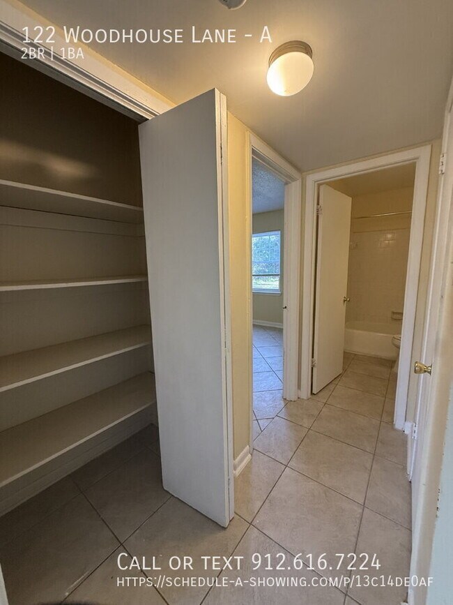 Building Photo - 122 Woodhouse Ln