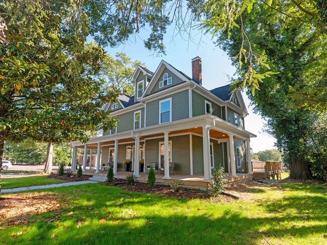 Primary Photo - Big House