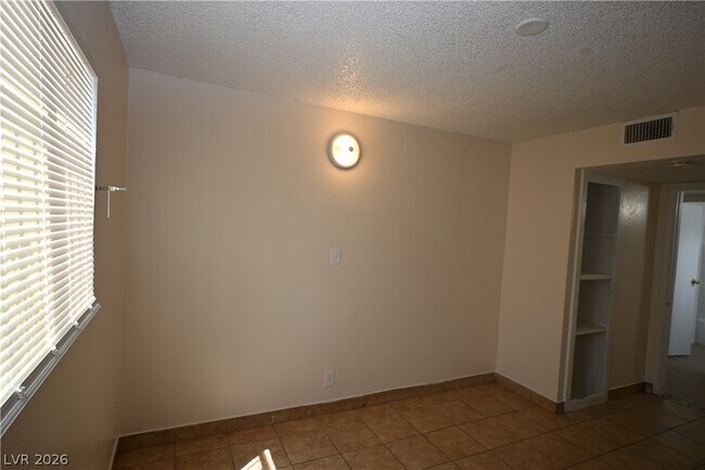 Building Photo - 2301 Stewart Ave
