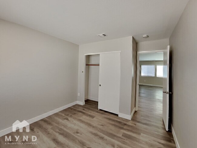 Building Photo - 5304 Del Lago Dr